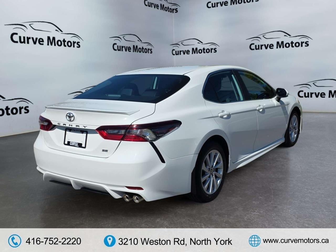 2021 Toyota Camry SE Auto * CAMERA / LANE ASSIST / ALLOYS / HEATED SEATS / SPOILER Photo