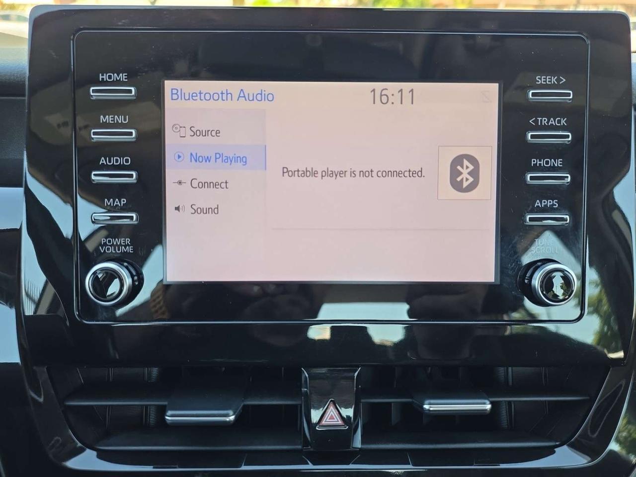 2021 Toyota Camry SE Auto * CAMERA / LANE ASSIST / ALLOYS / HEATED SEATS / SPOILER Photo