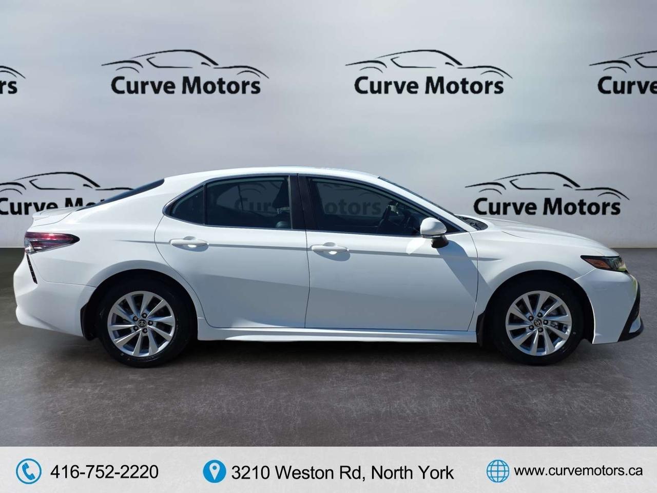 2021 Toyota Camry SE Auto * CAMERA / LANE ASSIST / ALLOYS / HEATED SEATS / SPOILER Photo