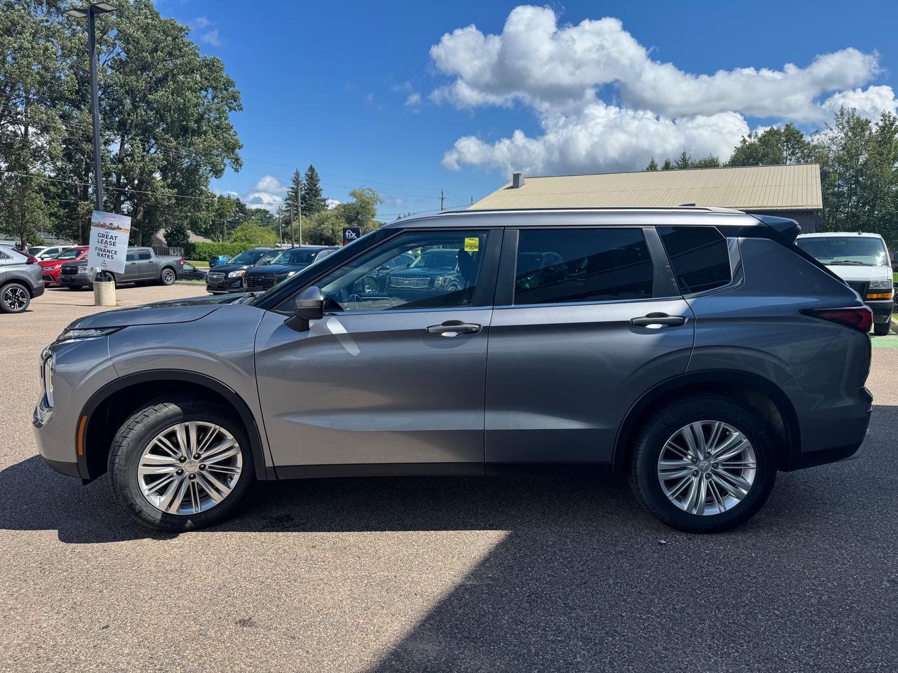 2023 Mitsubishi Outlander SE 4DR S-AWC Photo