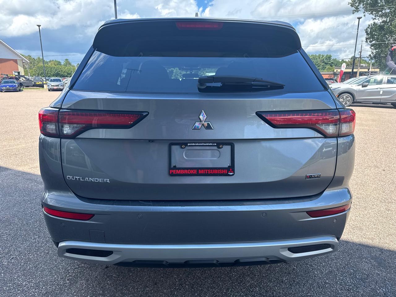 2023 Mitsubishi Outlander SE 4DR S-AWC Photo