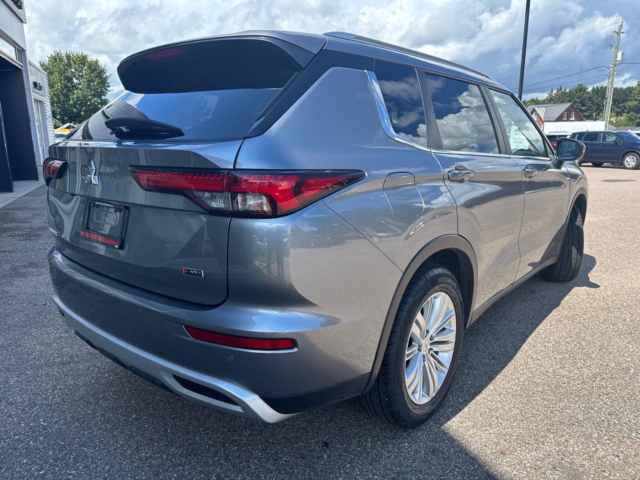 2023 Mitsubishi Outlander SE 4DR S-AWC Photo