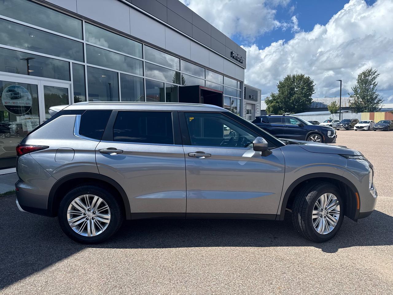 2023 Mitsubishi Outlander SE 4DR S-AWC Photo