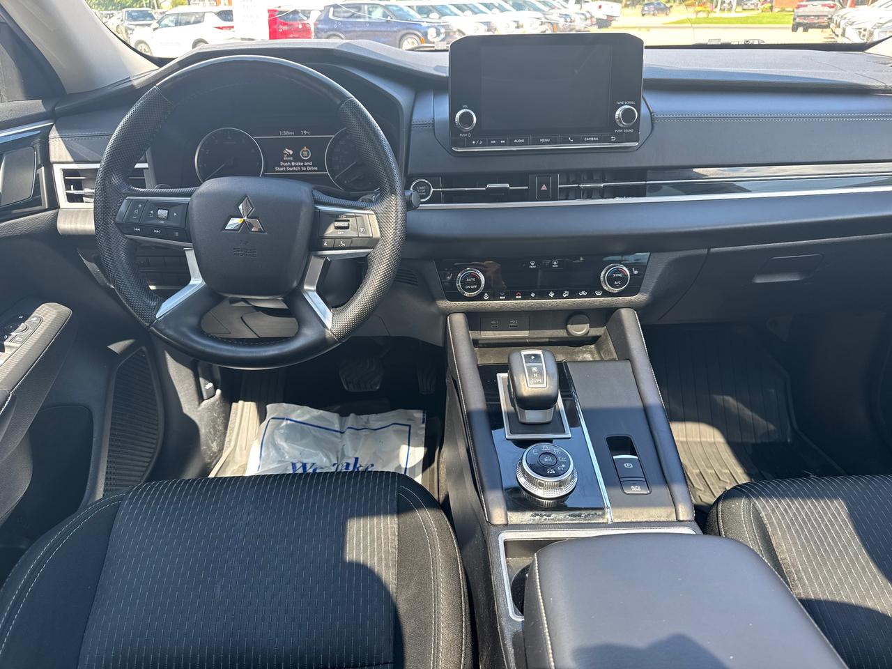 2023 Mitsubishi Outlander SE 4DR S-AWC Photo