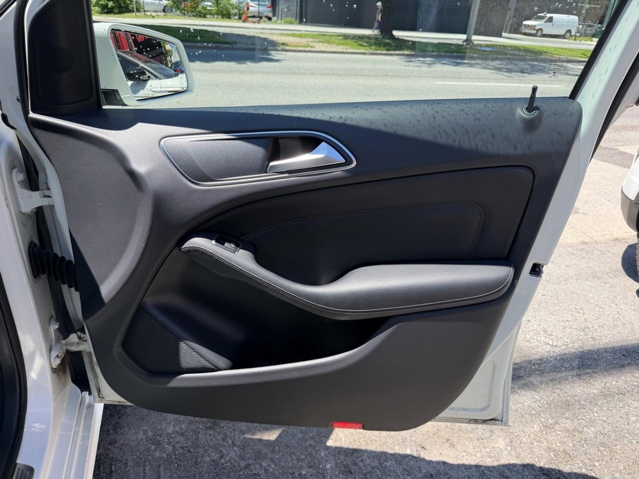 2016 Mercedes-Benz B-Class B 250 4-MATIC Photo