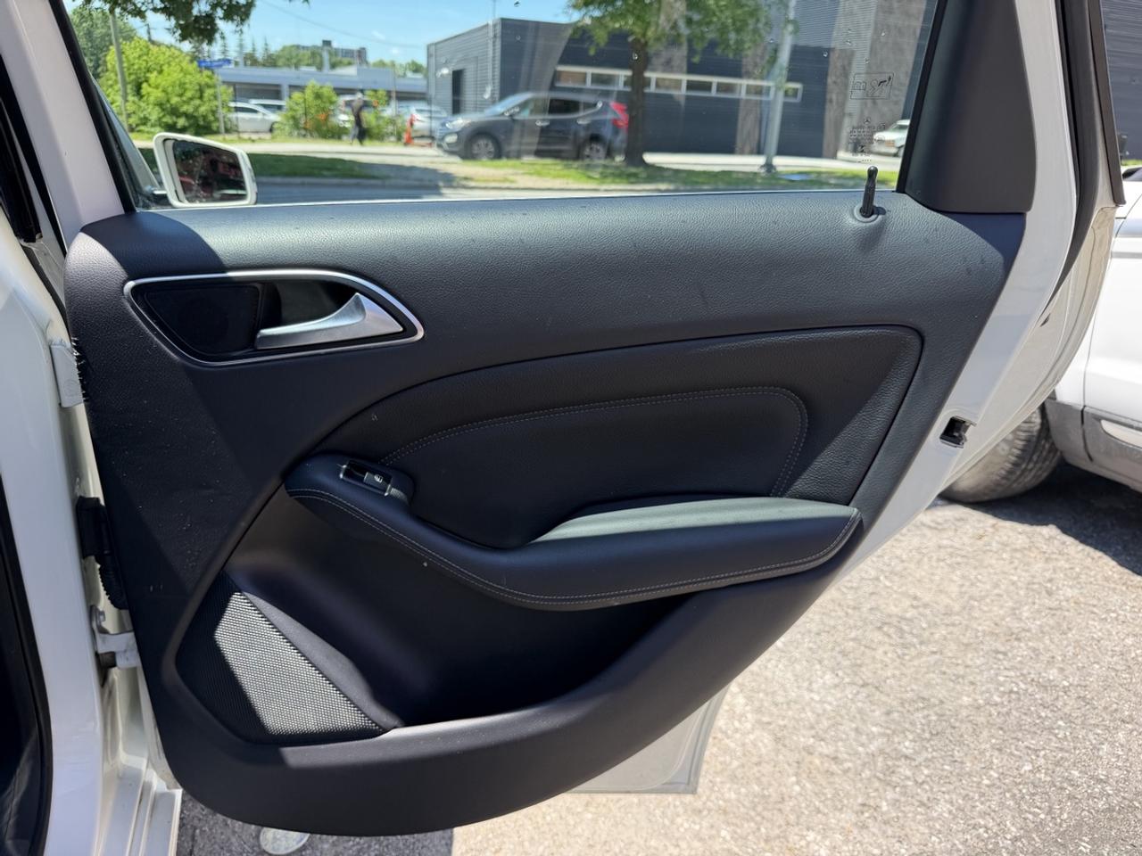 2016 Mercedes-Benz B-Class B 250 4-MATIC Photo