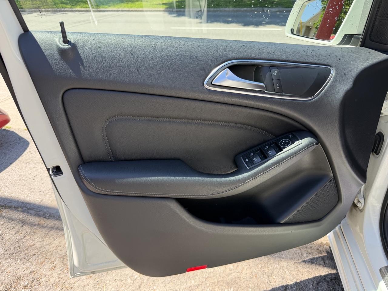 2016 Mercedes-Benz B-Class B 250 4-MATIC Photo