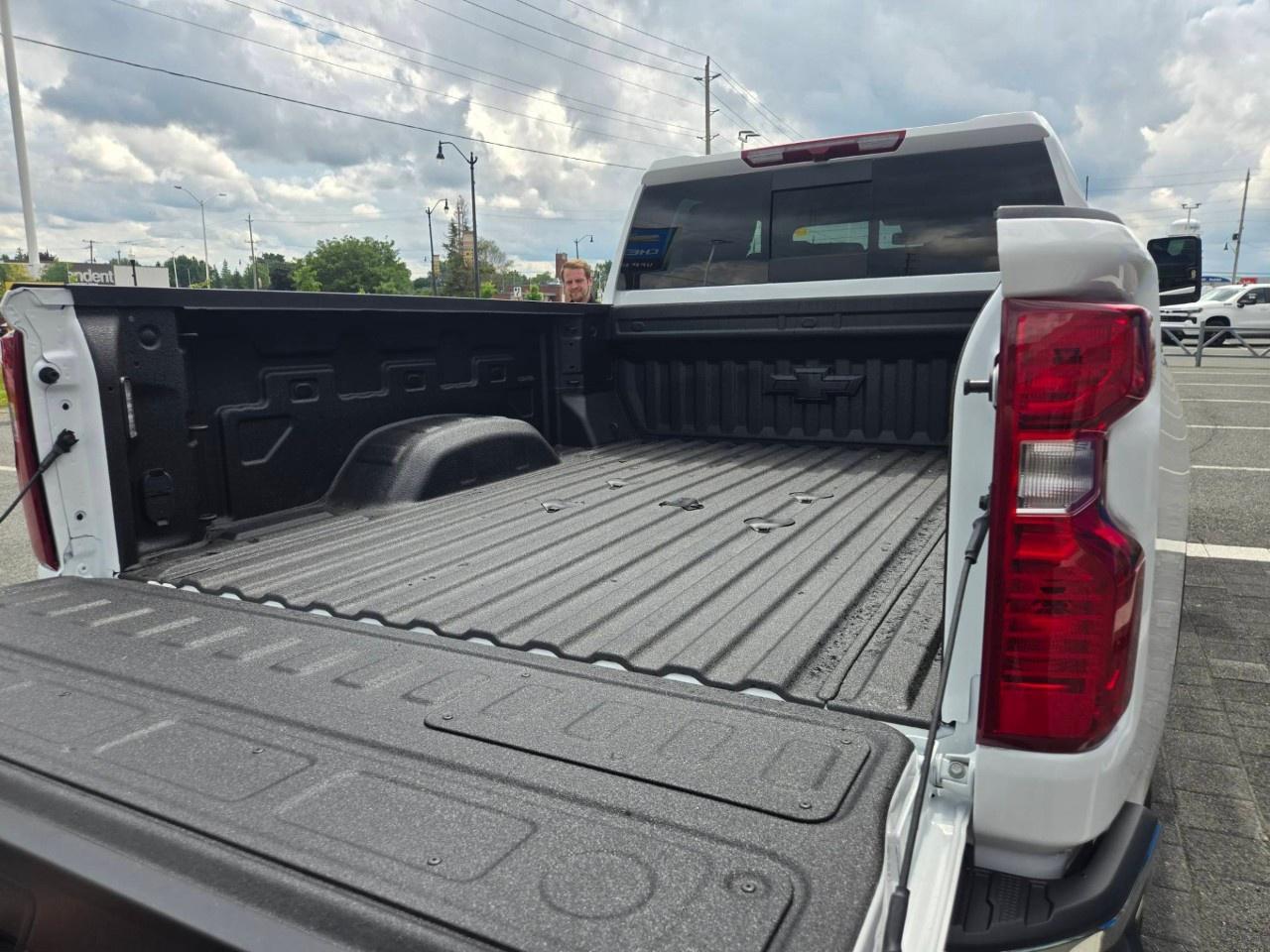 2026 Chevrolet SILVERADO 2500HD 4WD Crew Cab Standard Box LT Photo3