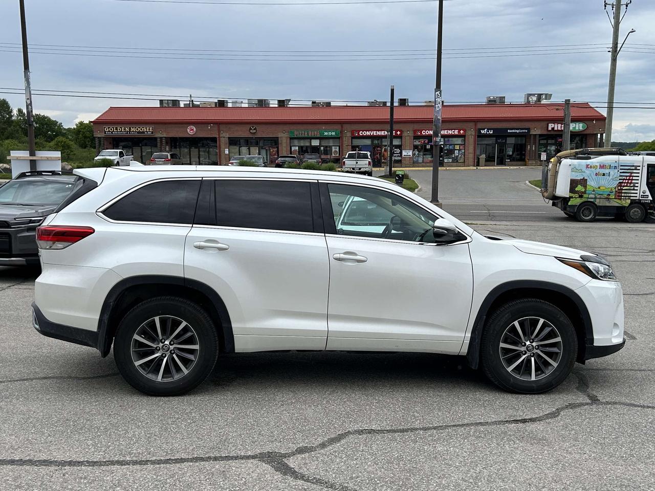 2017 Toyota Highlander XLE Hybrid AWD Photo