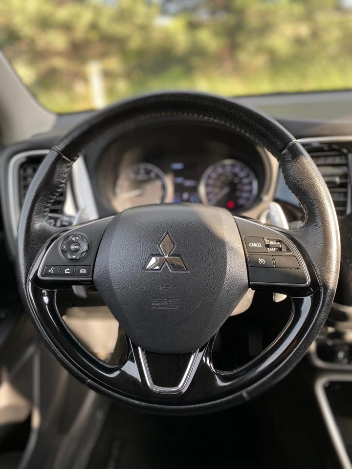 2019 Mitsubishi Outlander SE Touring AWC | NO ACCIDENT | Leather | Sun Roof Photo