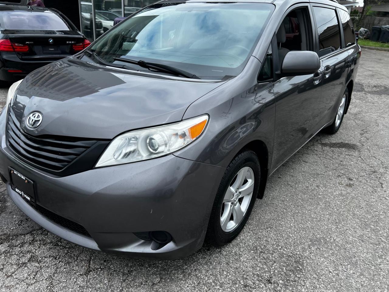 2017 Toyota Sienna 5DR 7-PASS FWD Photo