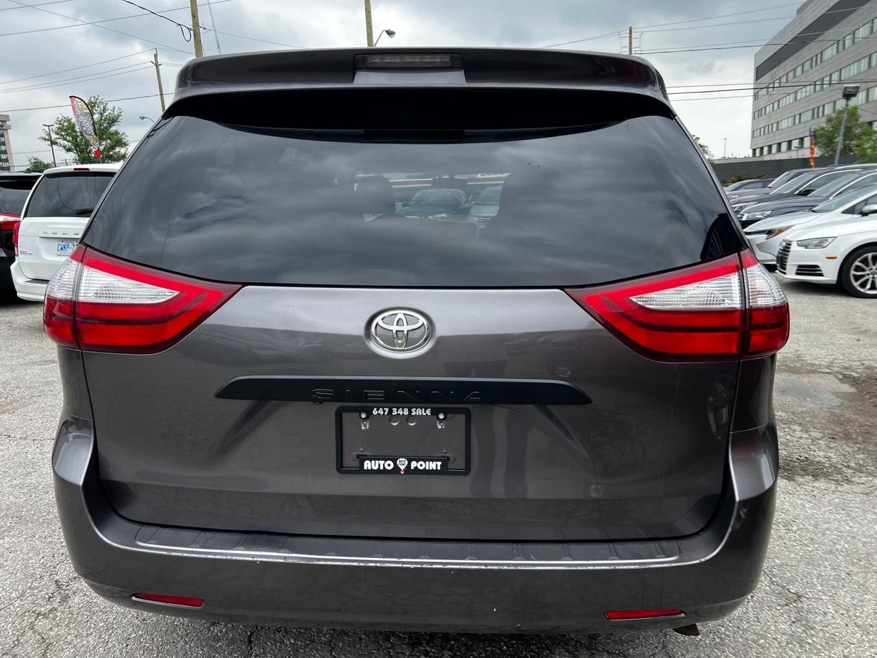 2017 Toyota Sienna 5DR 7-PASS FWD Photo