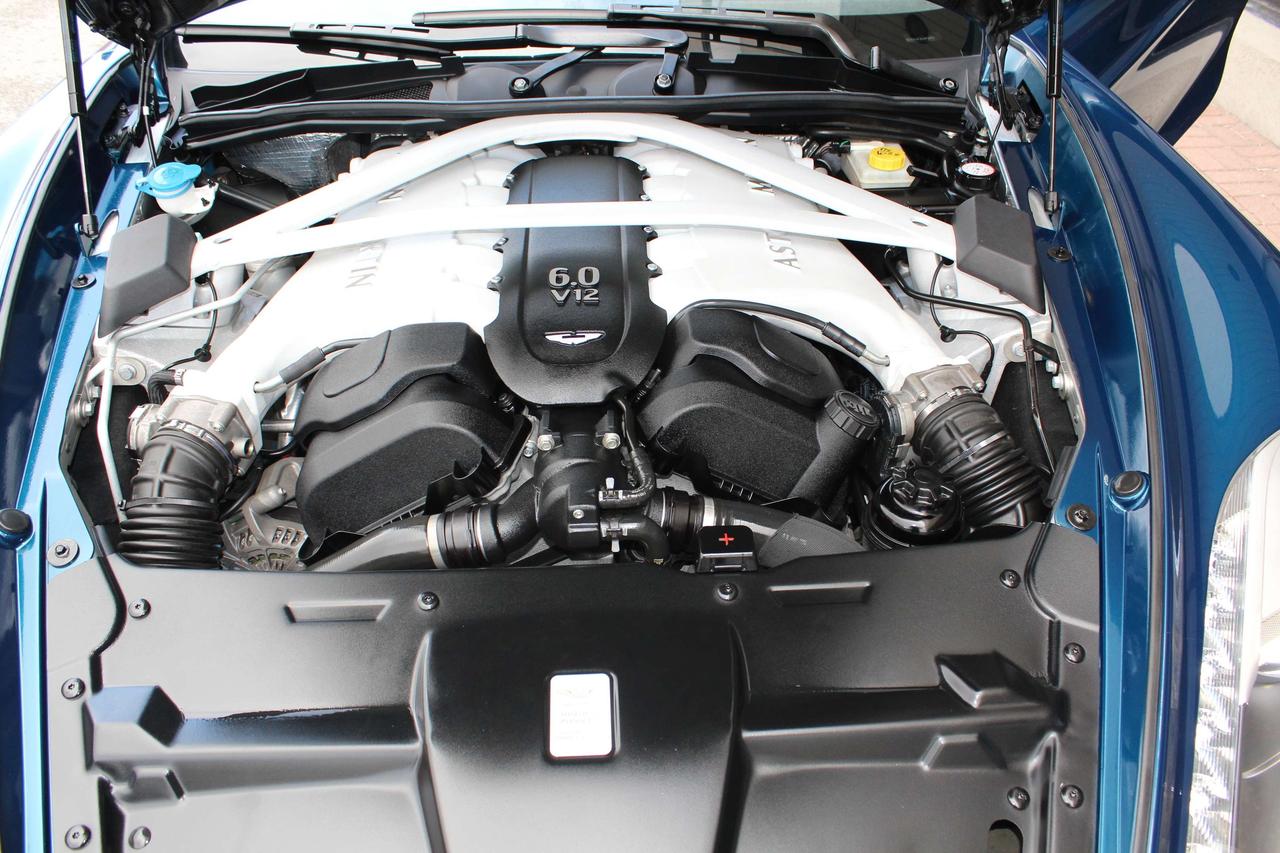 2014 Aston Martin Vanquish VOLANTE - CARBON FIBER SPORTS PKG - BANG&OLUFSEN Photo
