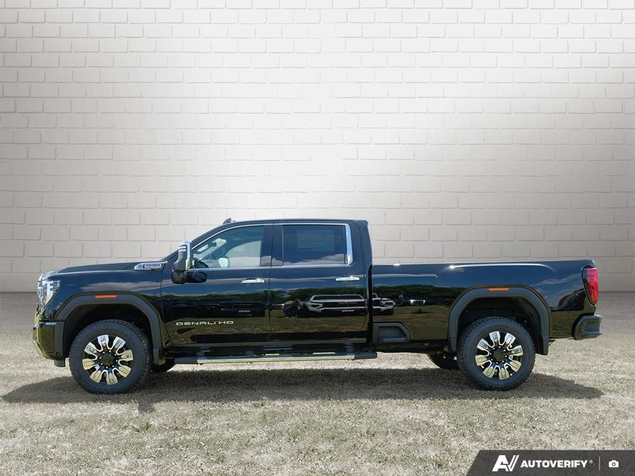 2026 GMC Sierra 3500HD 4WD Crew Cab Long Box Denali Photo5