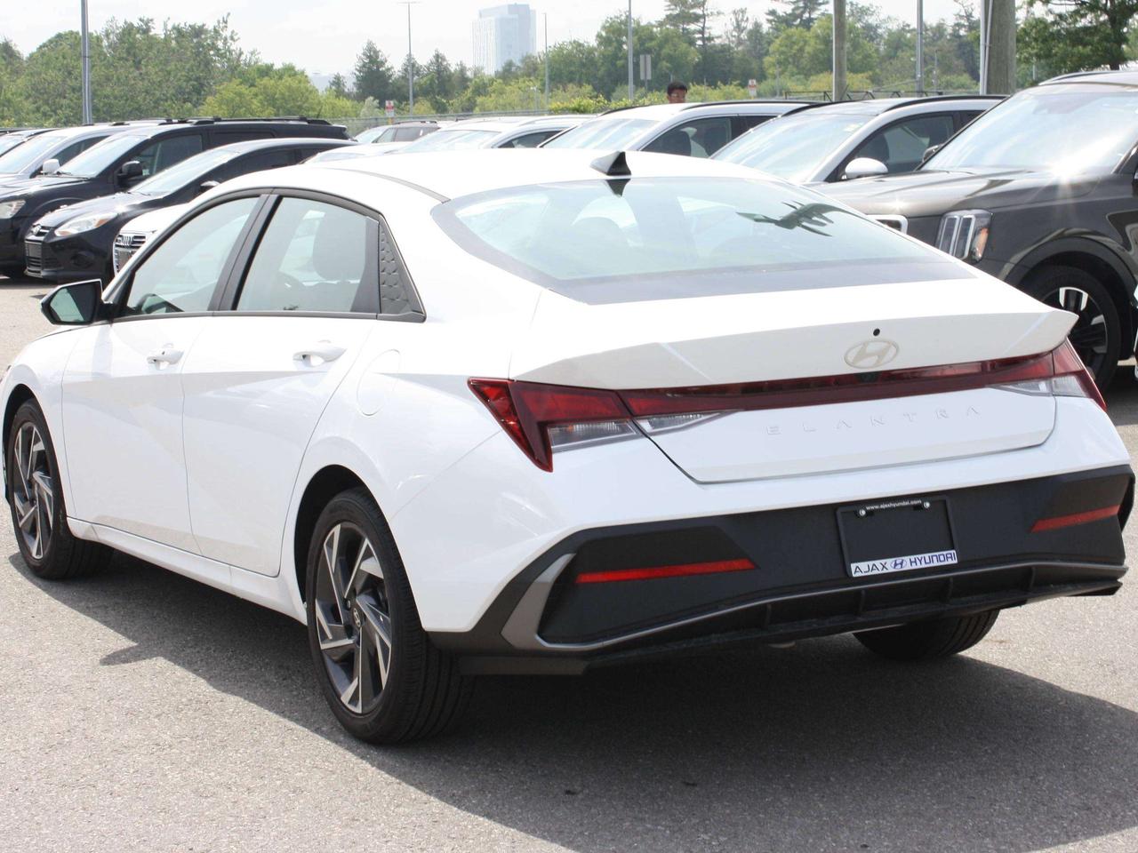 2026 Hyundai Elantra Demo Special / Rates from 0% / Winter Tires Photo