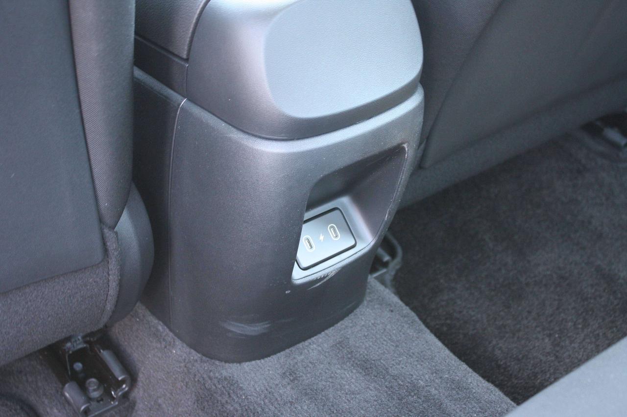 2026 Hyundai Elantra Demo Special / Rates from 0% / Winter Tires Photo