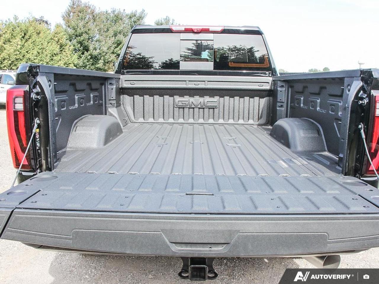 2026 GMC SIERRA 2500HD Crew Cab Standard Box 4-Wheel Drive Denali Ultimate Photo