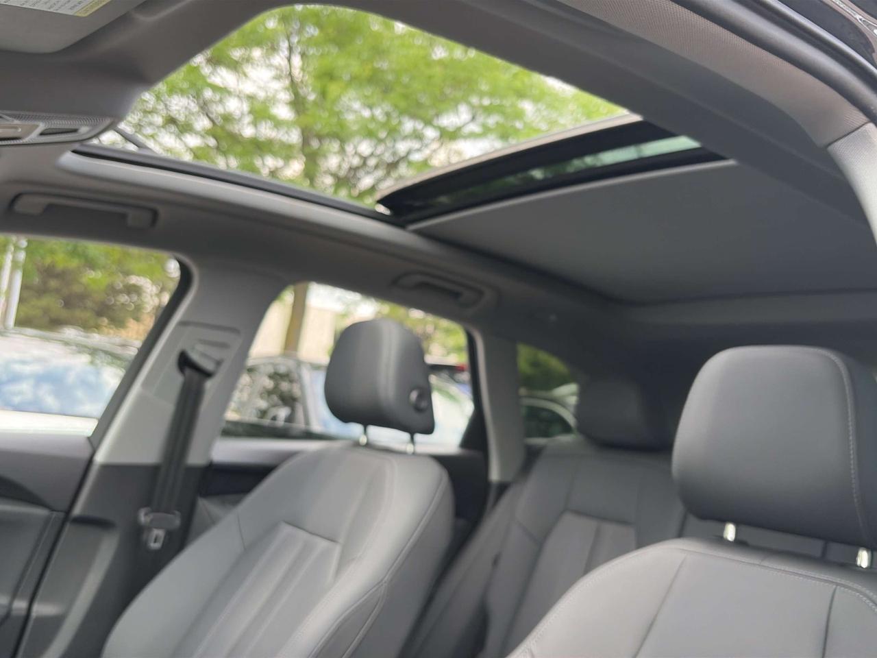 2025 Audi Q5 4 NEW TIRES, AMBIENT LIGHT, PANOROOF, CARPLAY Photo