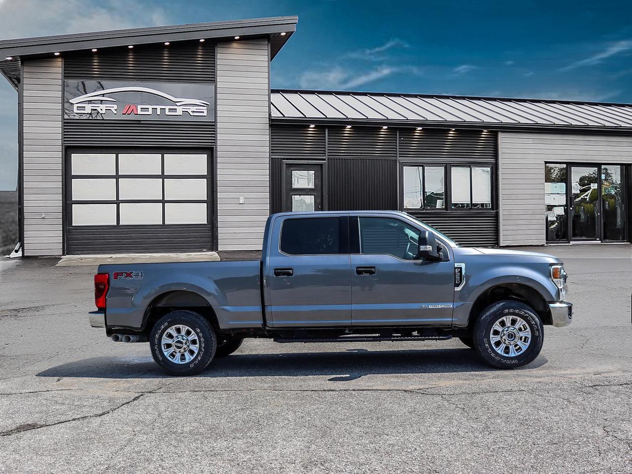 2022 Ford F-350 XLT Photo3
