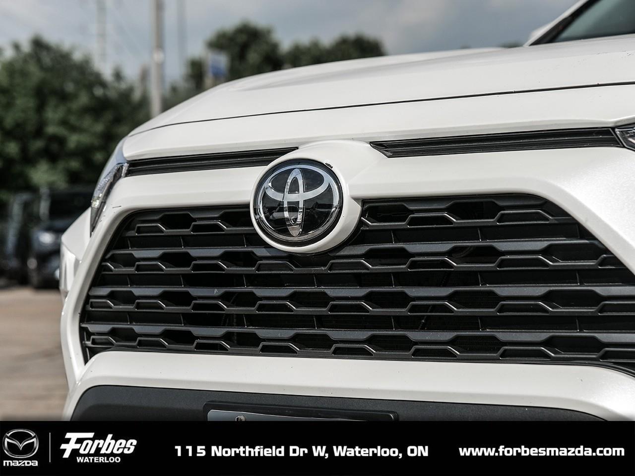 2022 Toyota RAV4 XLE 4dr All-wheel Drive Photo