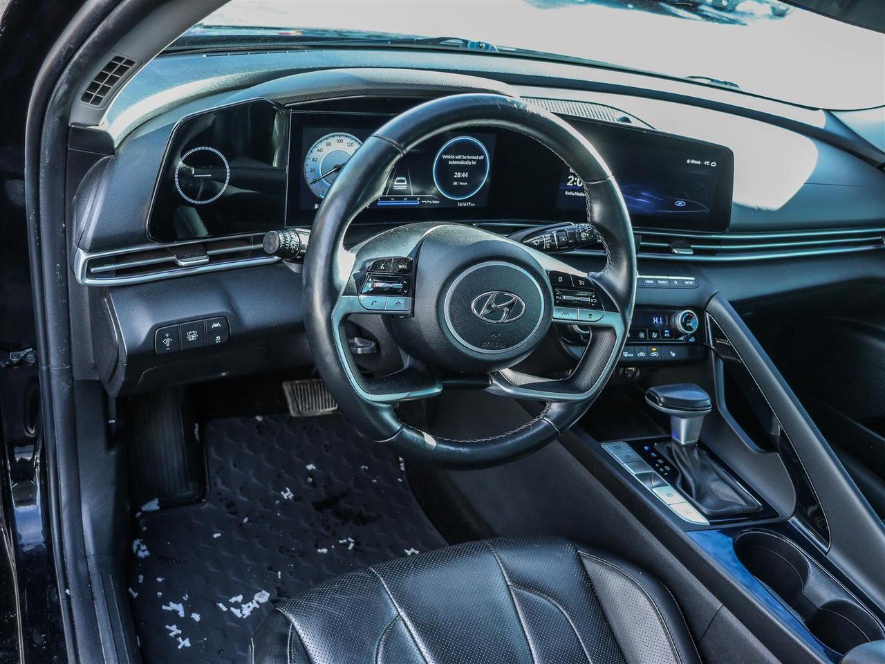 2023 Hyundai Elantra HEV Luxury Photo