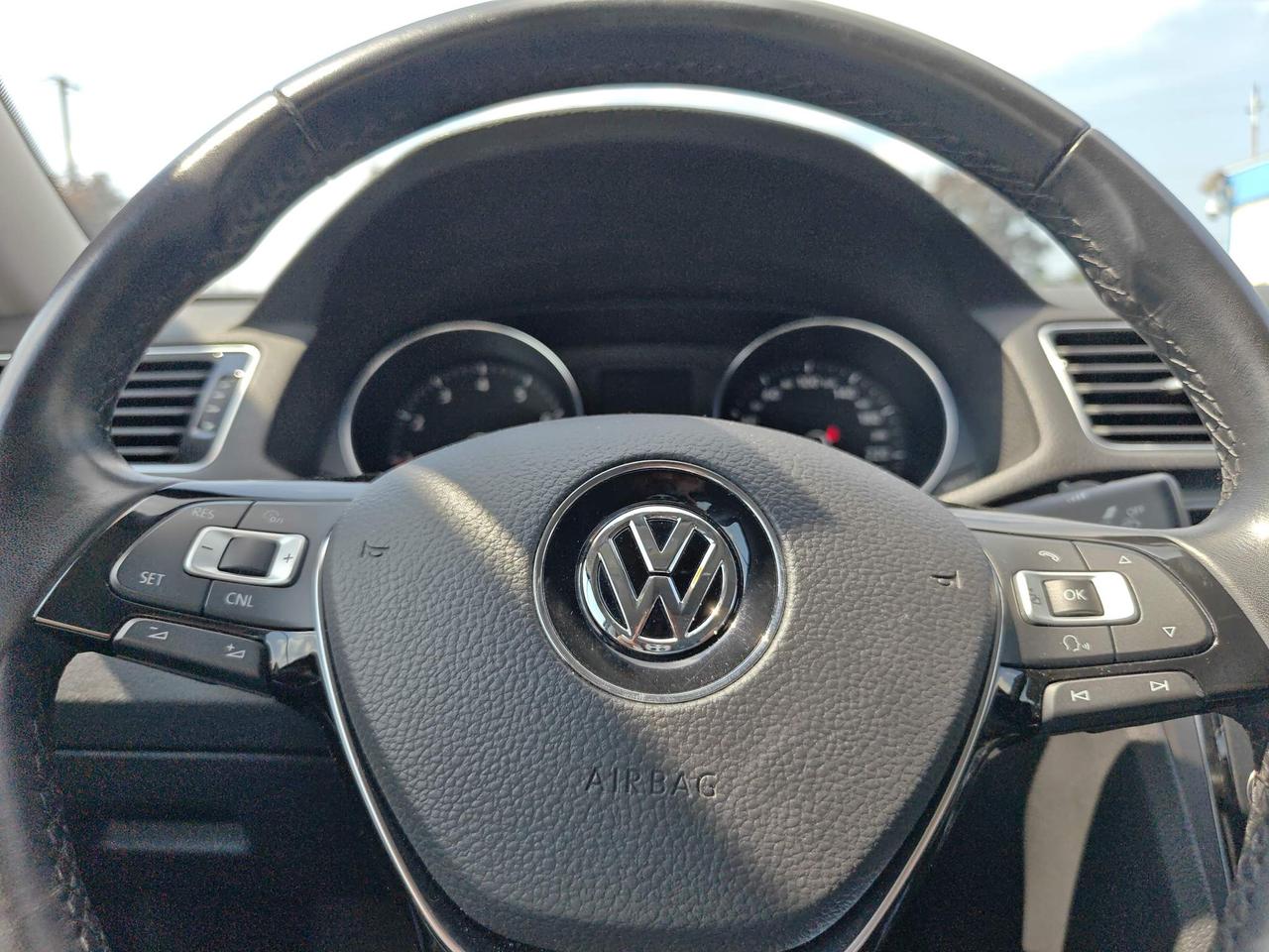 2017 Volkswagen Passat 1.8 TSI Highline 4dr Sedan Photo