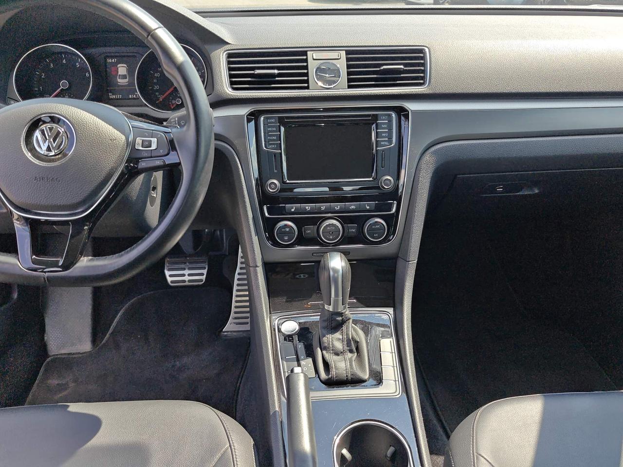 2017 Volkswagen Passat 1.8 TSI Highline 4dr Sedan Photo
