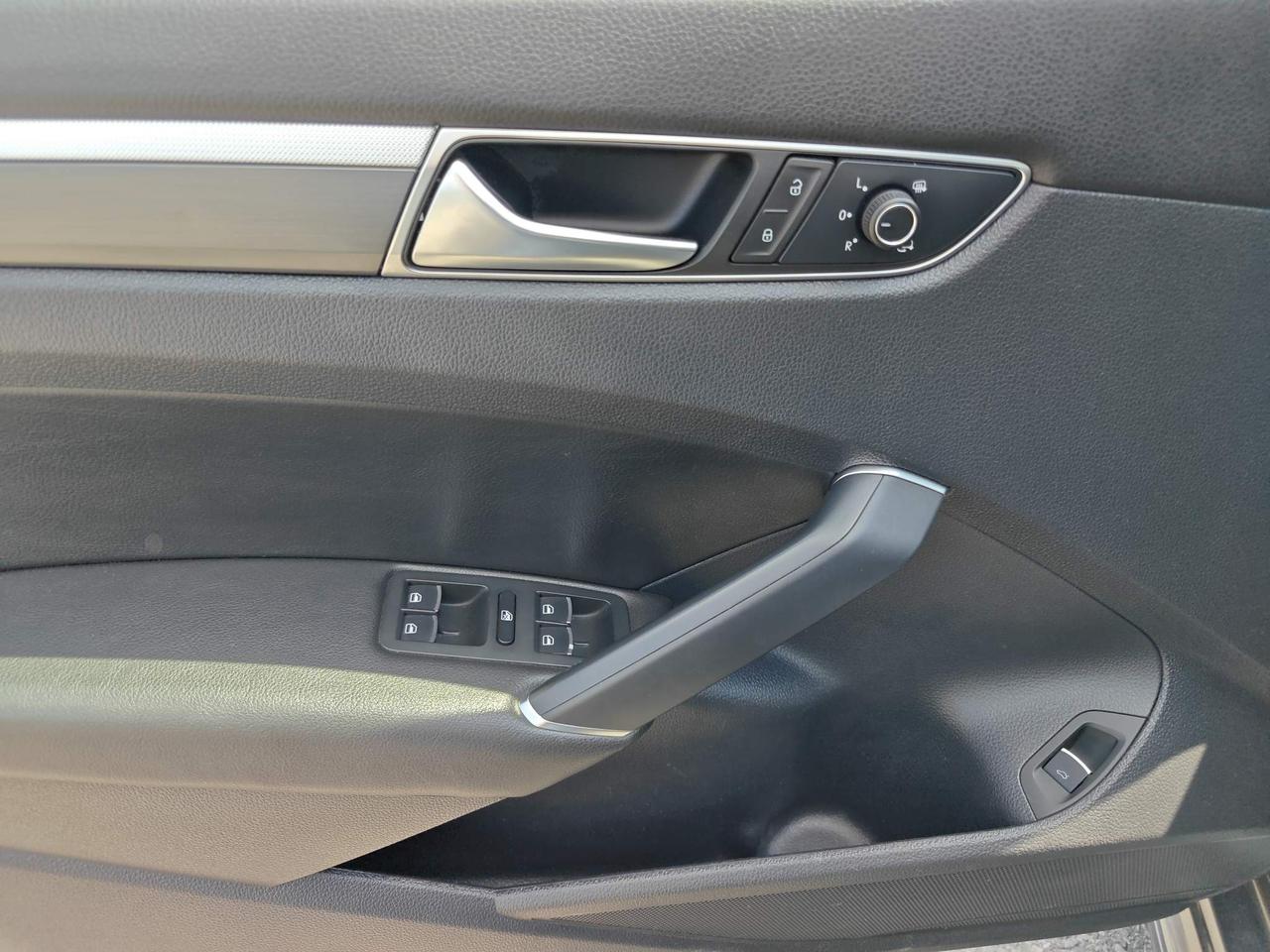 2017 Volkswagen Passat 1.8 TSI Highline 4dr Sedan Photo