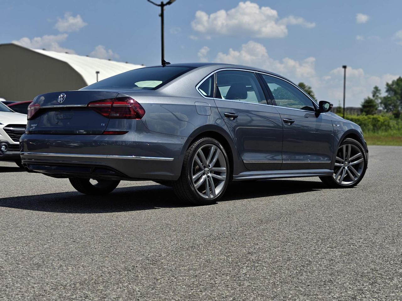 2017 Volkswagen Passat 1.8 TSI Highline 4dr Sedan Photo