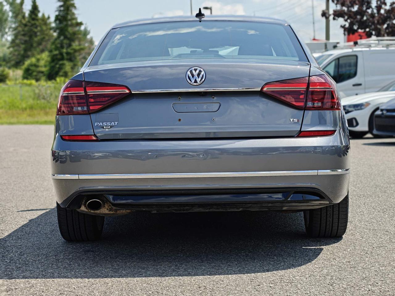 2017 Volkswagen Passat 1.8 TSI Highline 4dr Sedan Photo