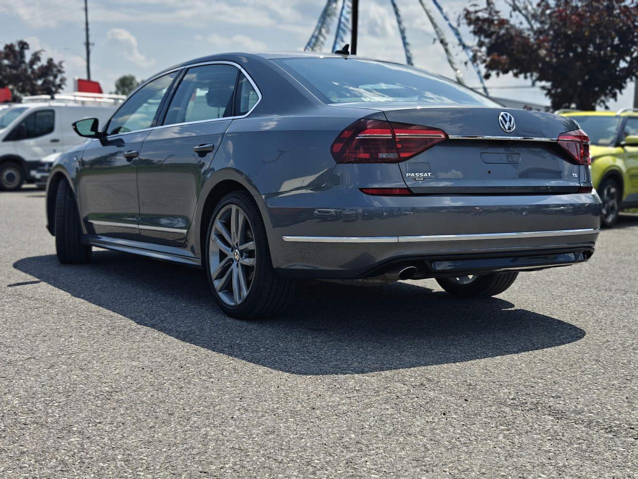 2017 Volkswagen Passat 1.8 TSI Highline 4dr Sedan Photo