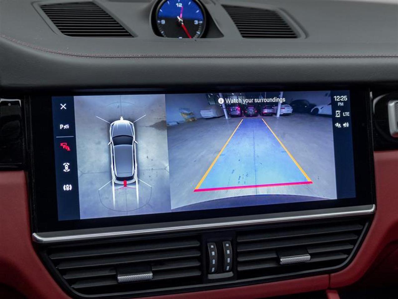 2023 Porsche Cayenne  Photo