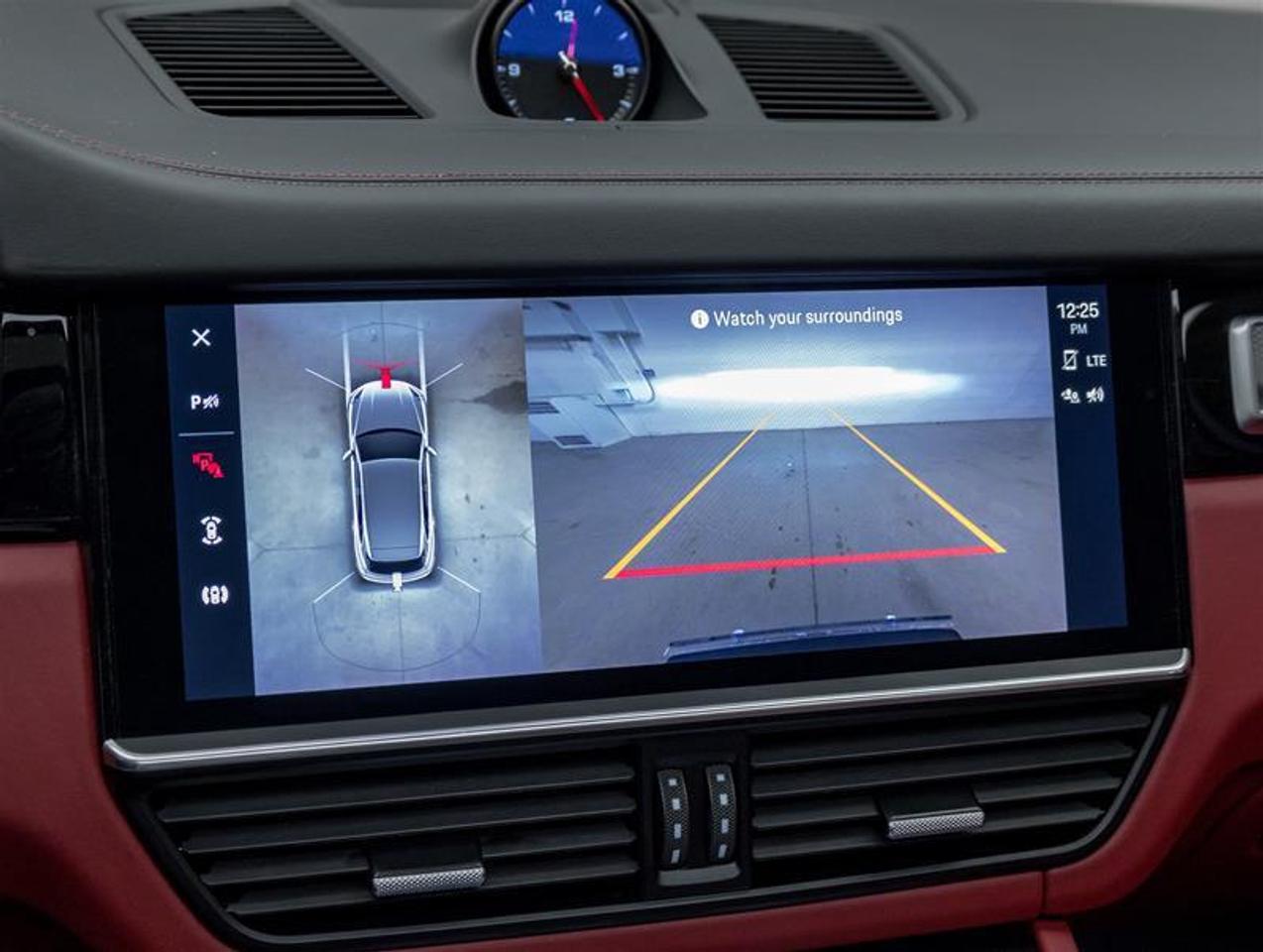 2023 Porsche Cayenne  Photo