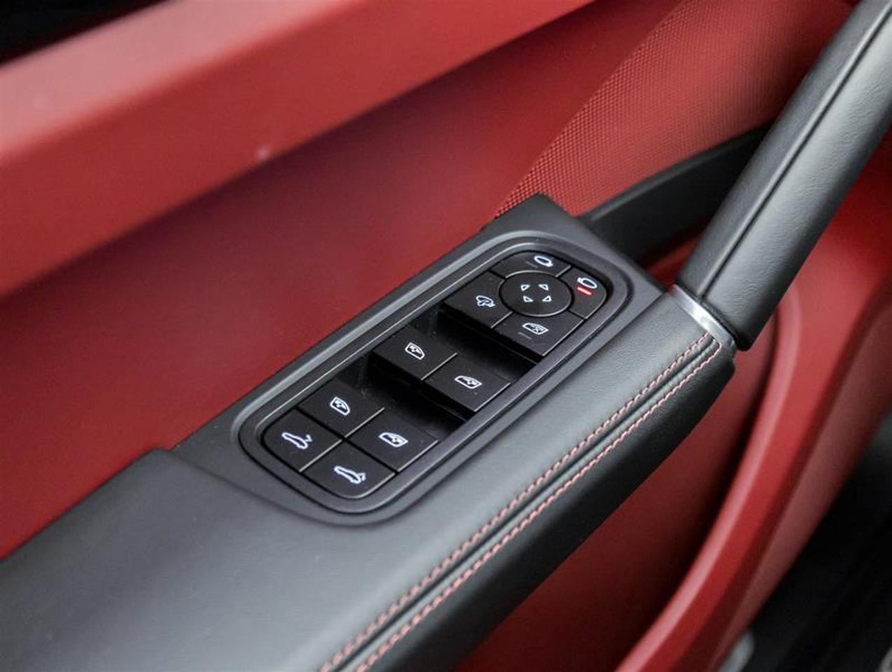 2023 Porsche Cayenne  Photo