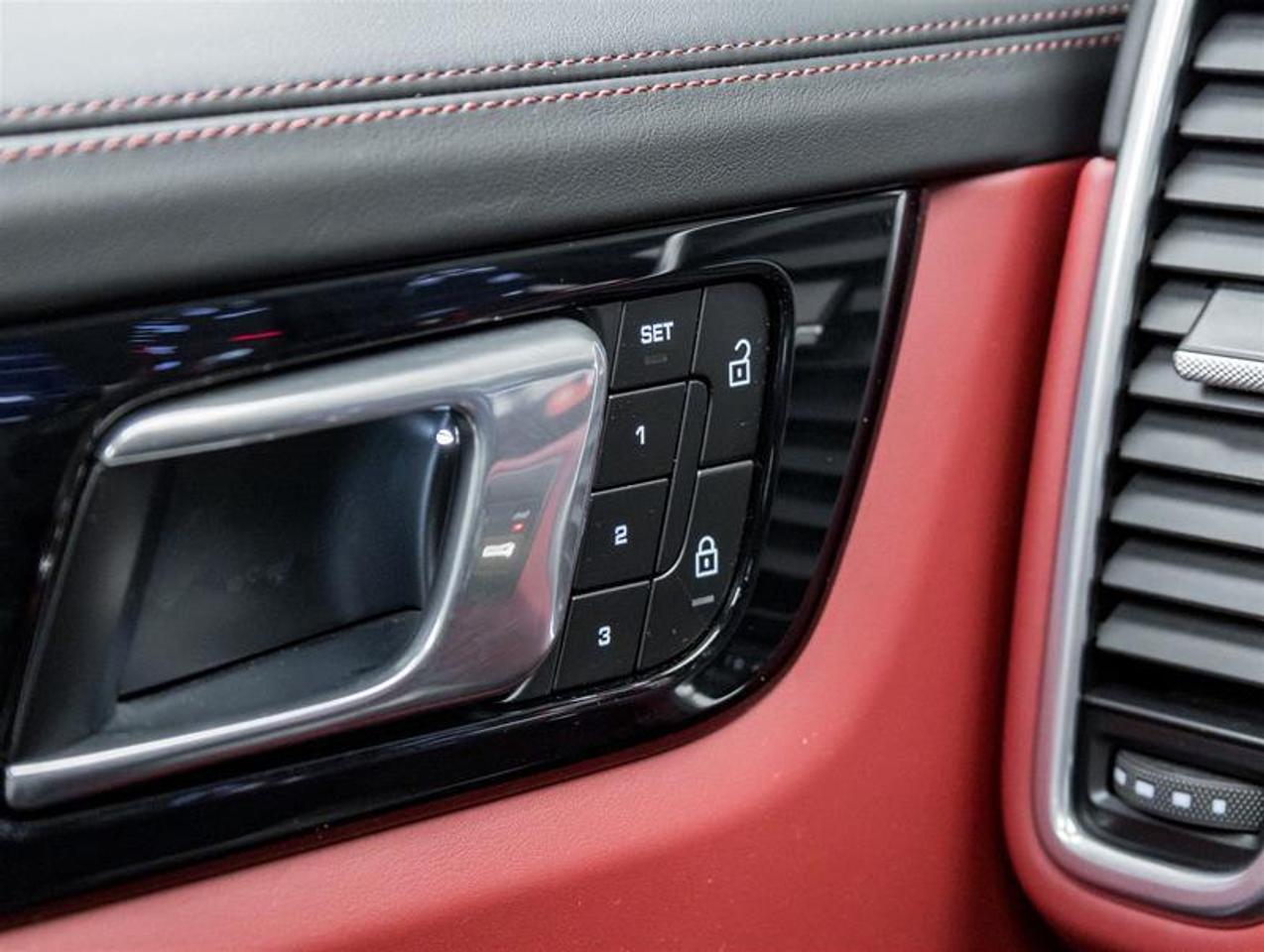 2023 Porsche Cayenne  Photo