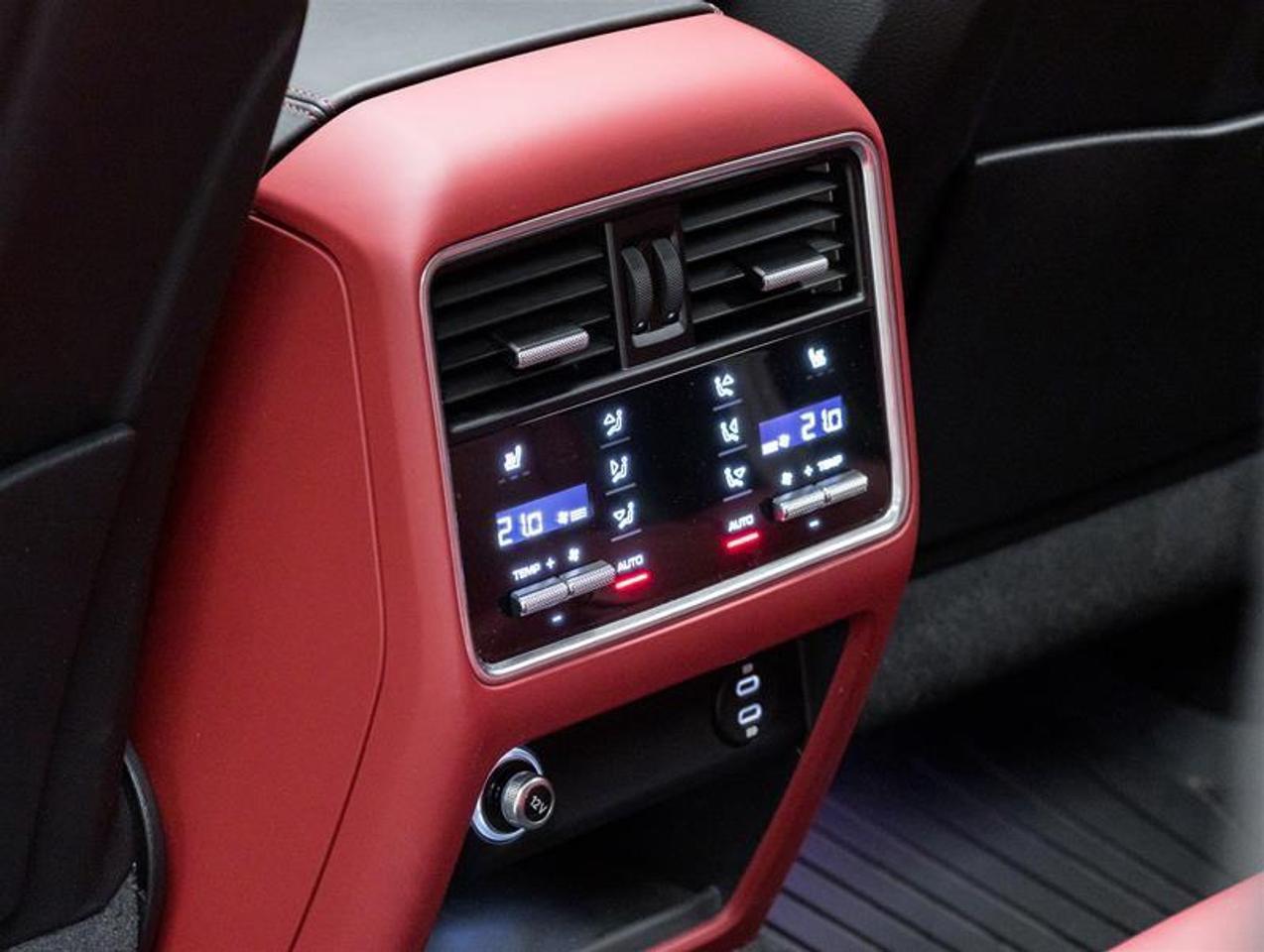 2023 Porsche Cayenne  Photo