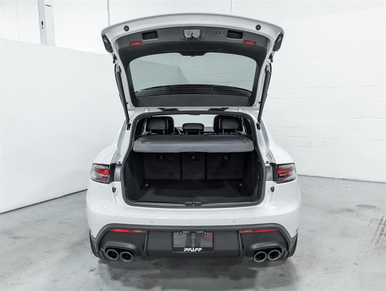 2026 Porsche Macan  Photo