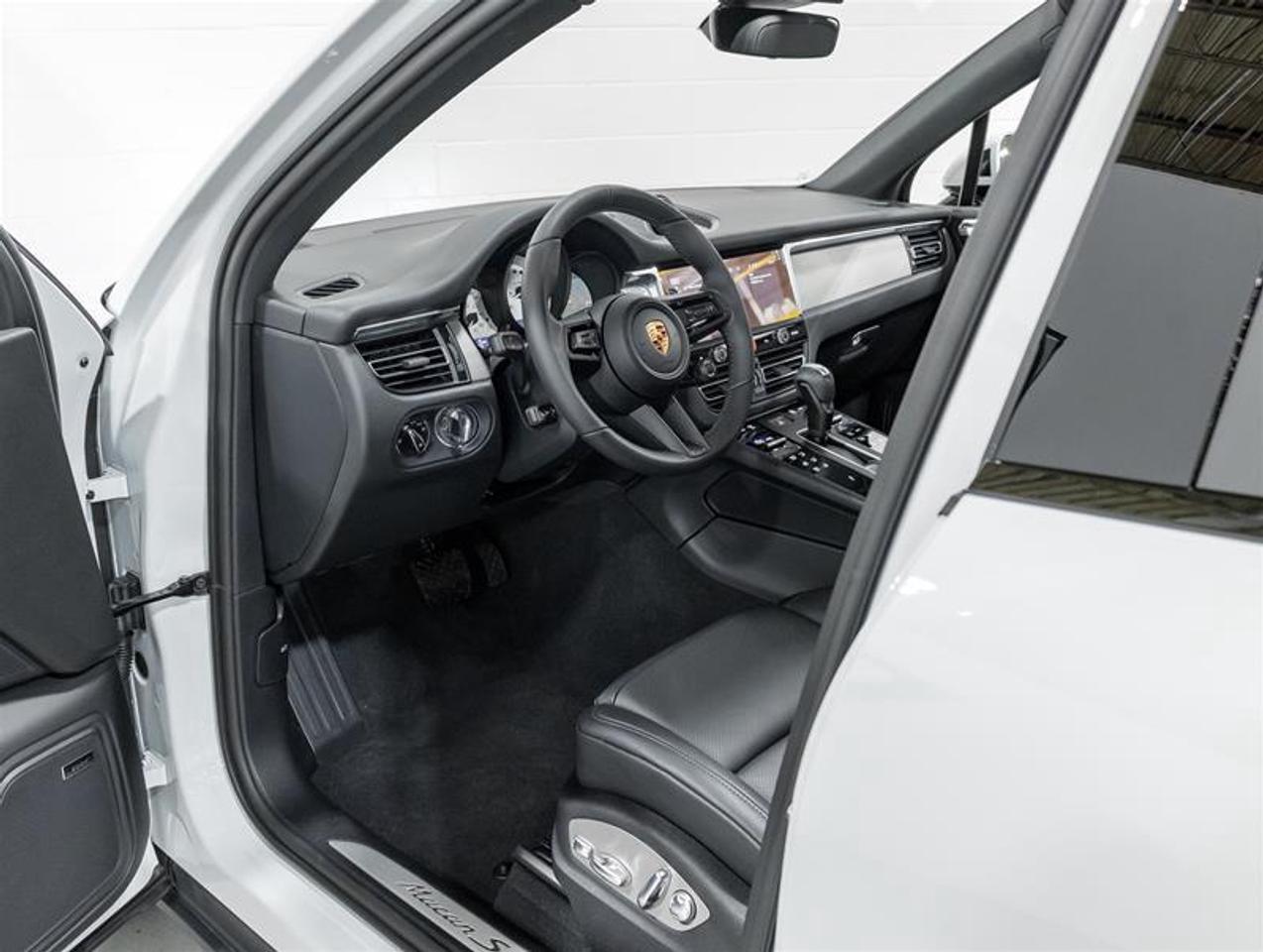 2026 Porsche Macan  Photo