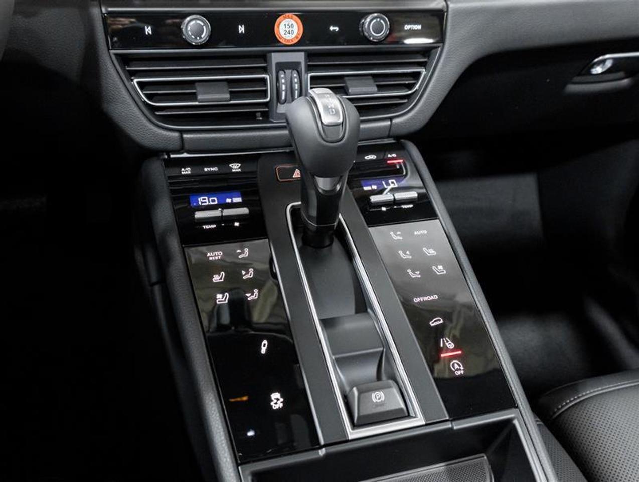 2026 Porsche Macan  Photo