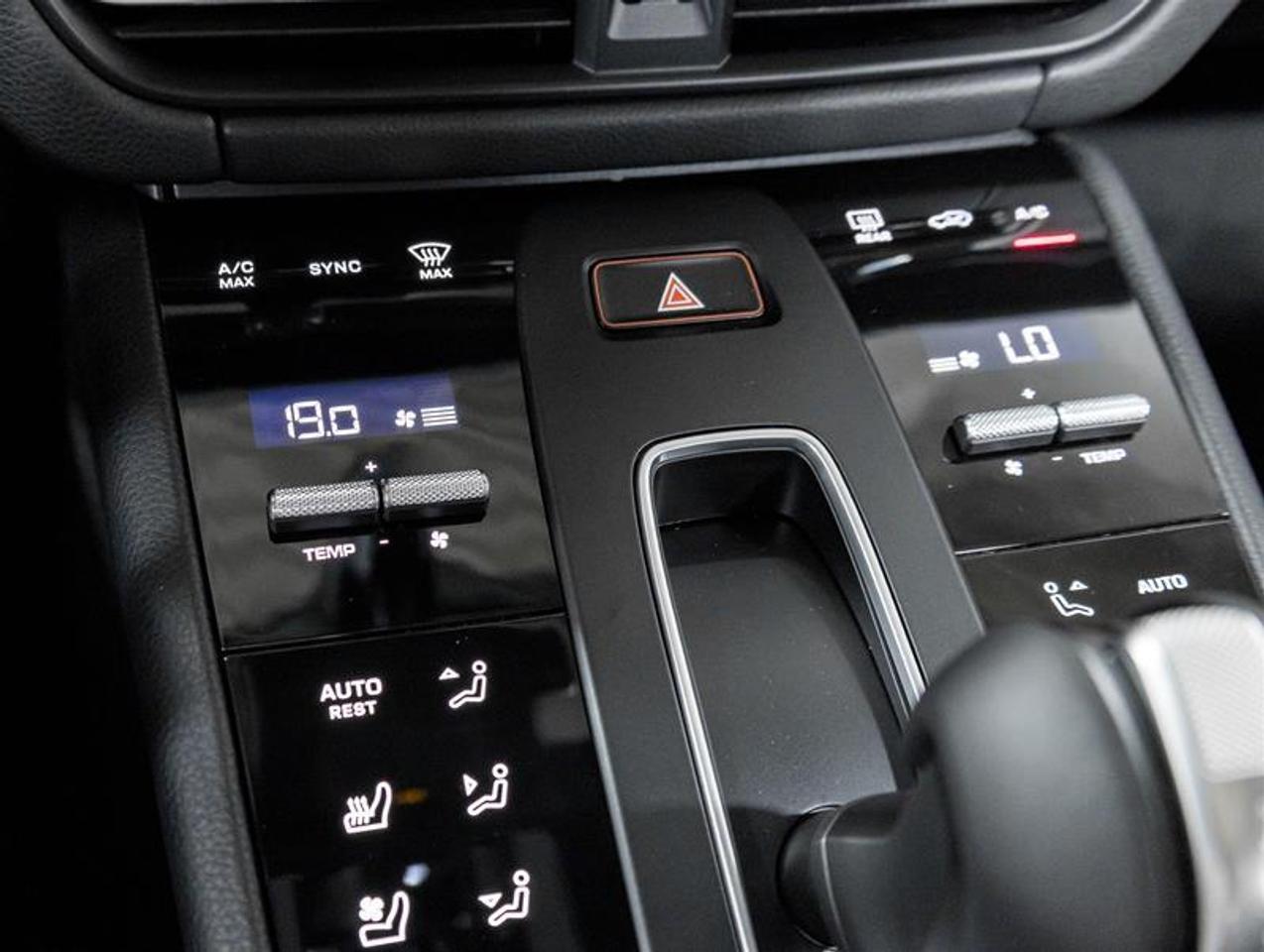 2026 Porsche Macan  Photo