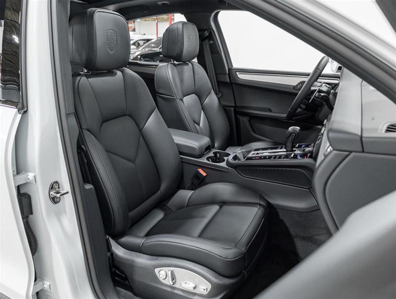 2026 Porsche Macan  Photo