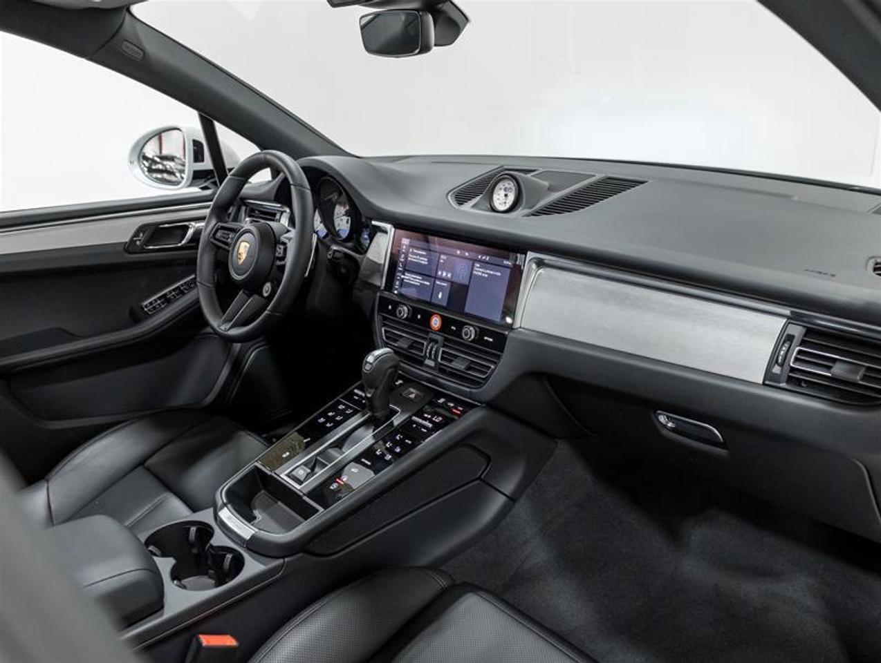 2026 Porsche Macan  Photo