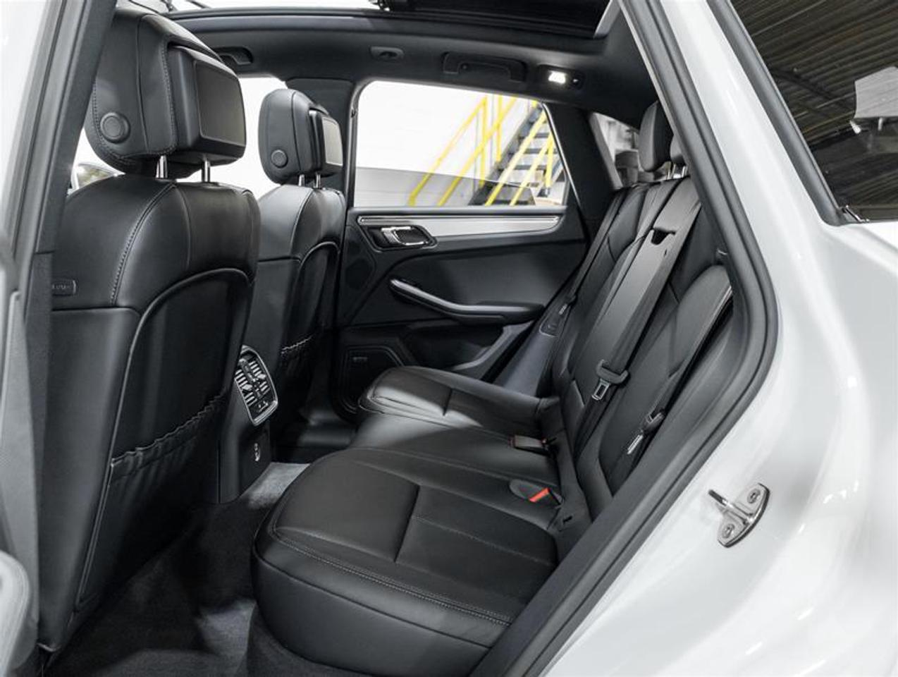 2026 Porsche Macan  Photo