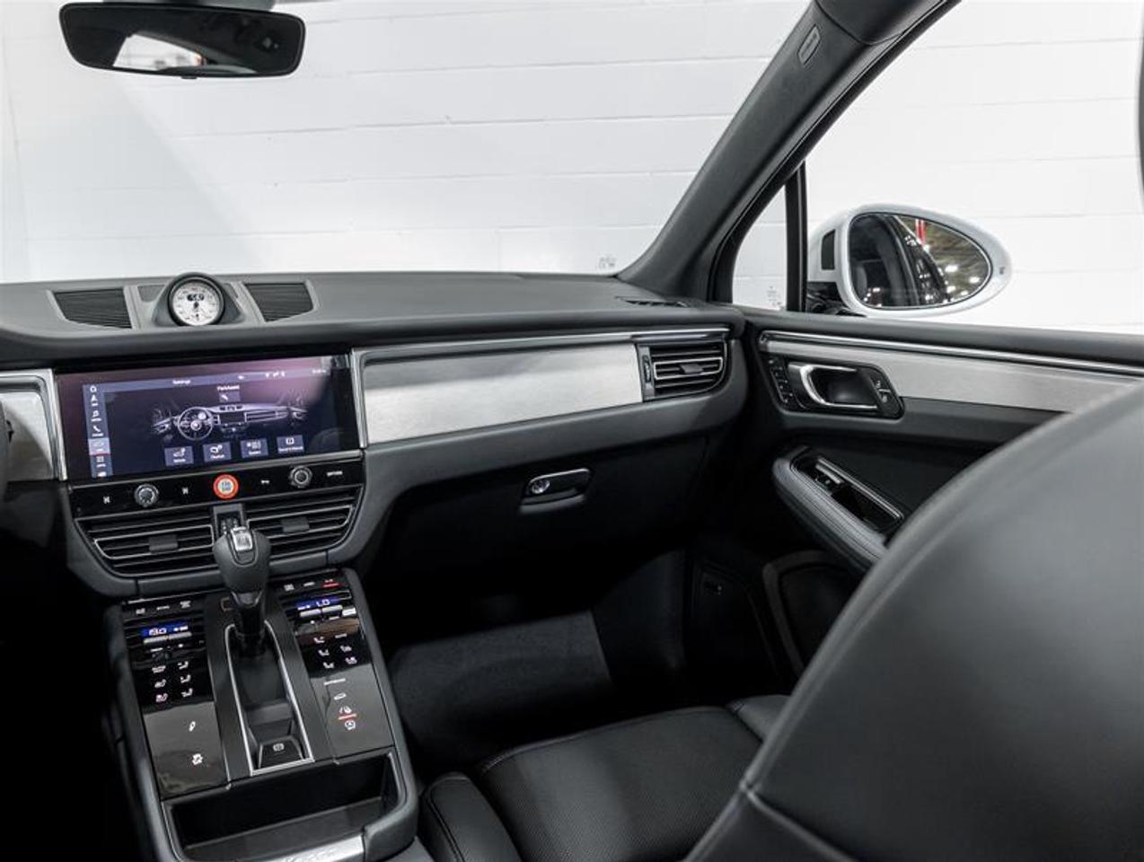 2026 Porsche Macan  Photo