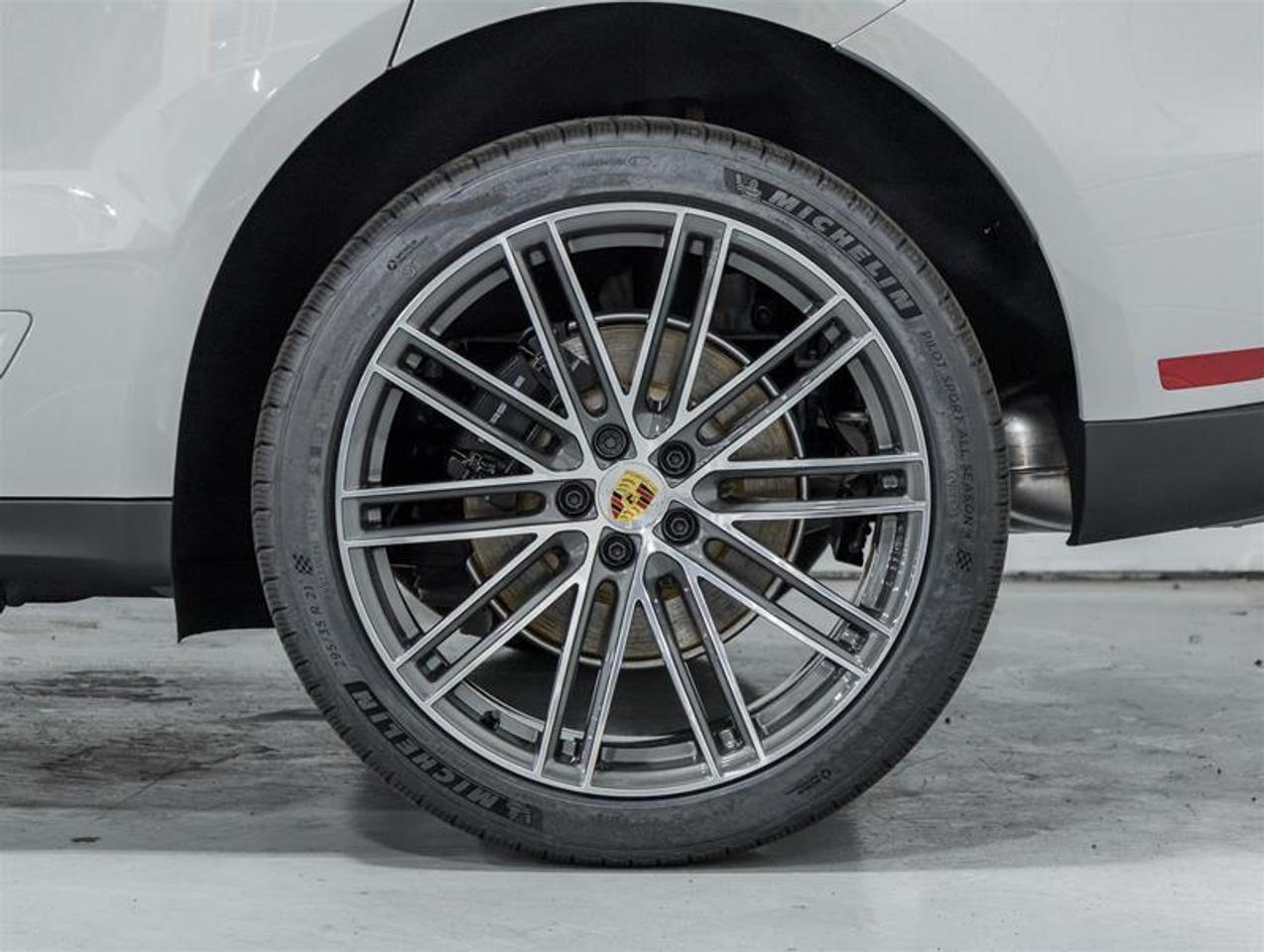 2026 Porsche Macan  Photo