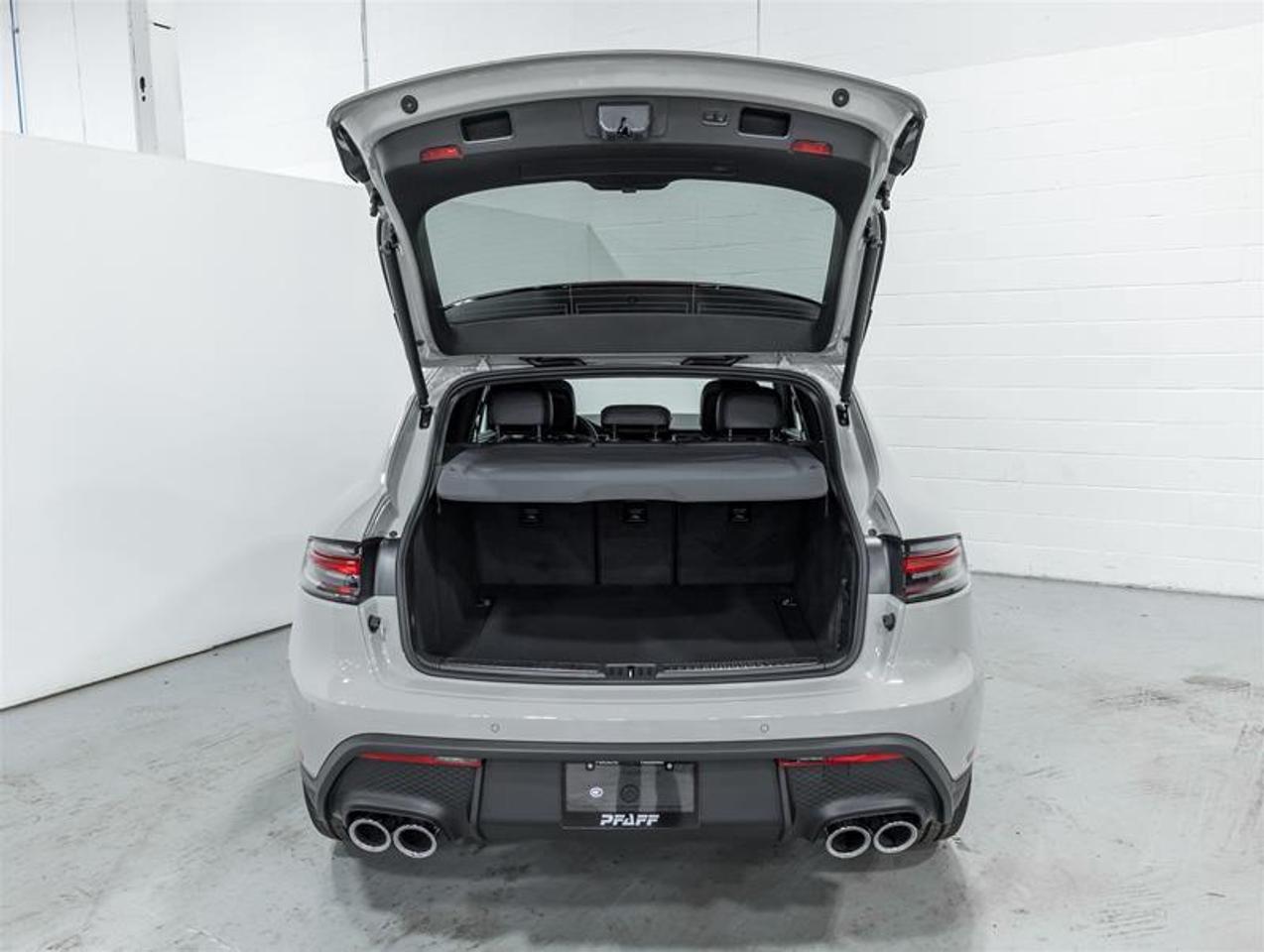 2026 Porsche Macan  Photo