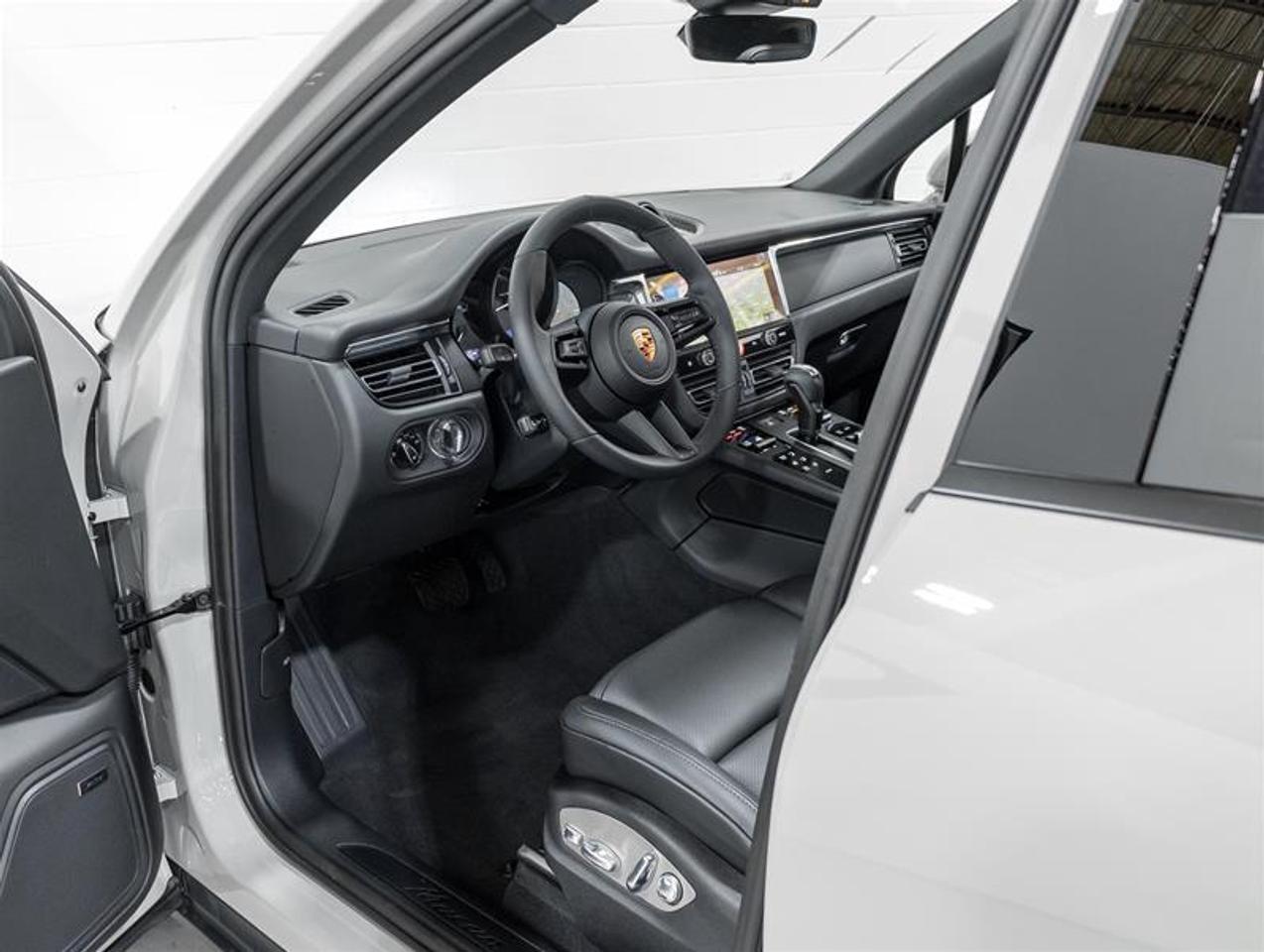 2026 Porsche Macan  Photo