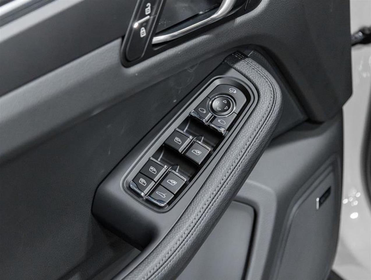 2026 Porsche Macan  Photo