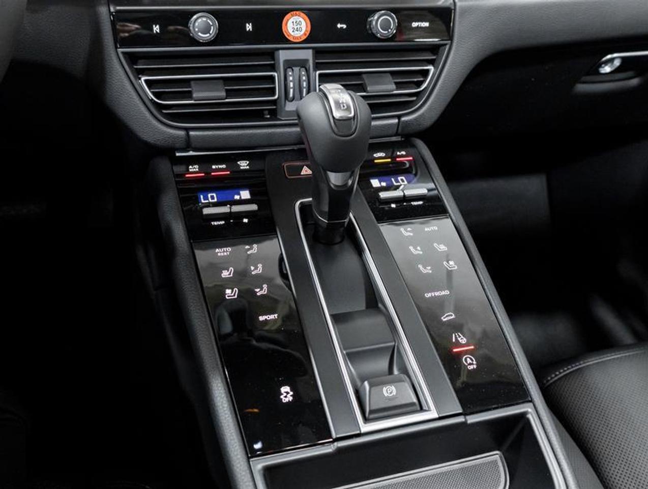 2026 Porsche Macan  Photo