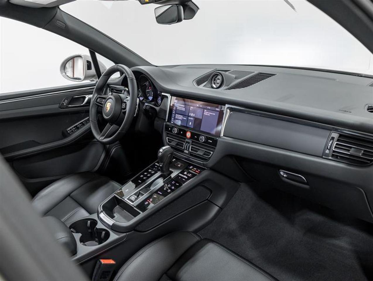 2026 Porsche Macan  Photo